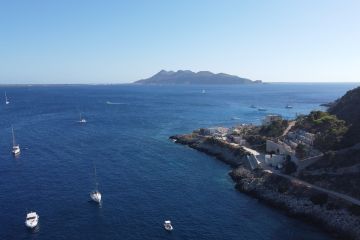 Shared boat trip Favignana and Levanzo with skipper 6