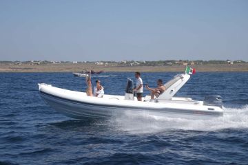 Shared boat trip Favignana and Levanzo with skipper 3